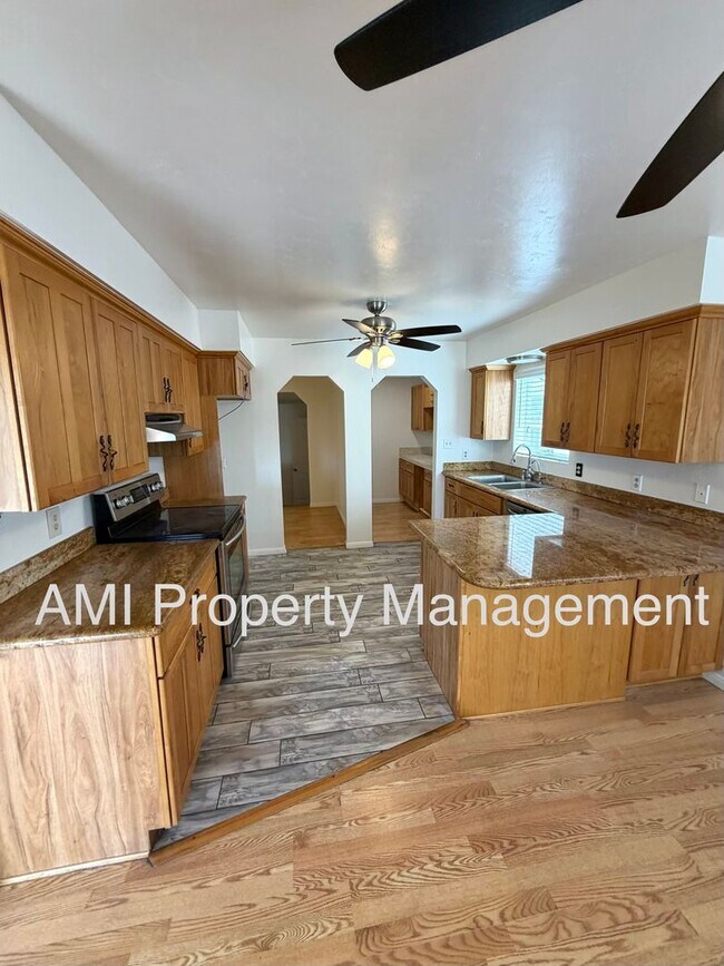 Building Photo - 2065 Eula Ln