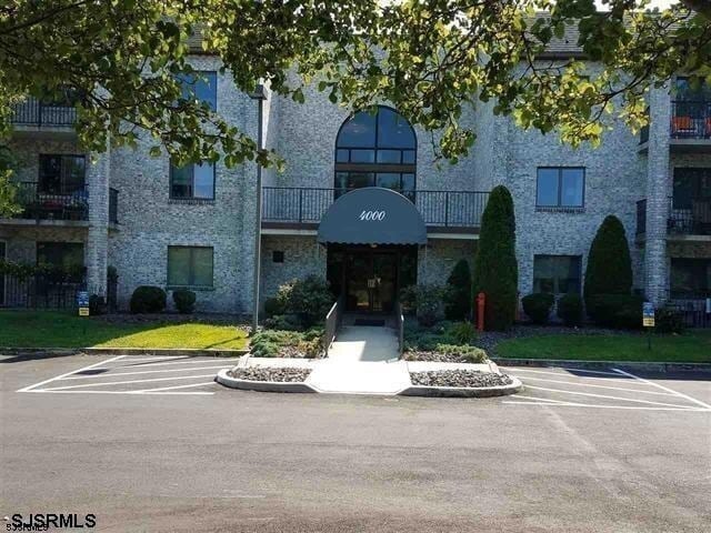 Primary Photo - 4310 Dolphin Ave