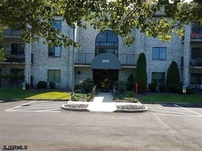 Building Photo - 4310 Dolphin Ave