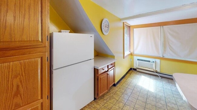 Building Photo - 1052 Baldwin-1052-H