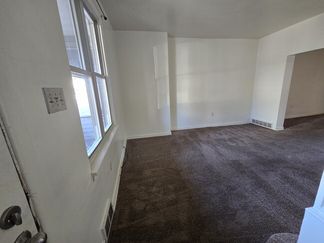 Building Photo - 1703 Soles St