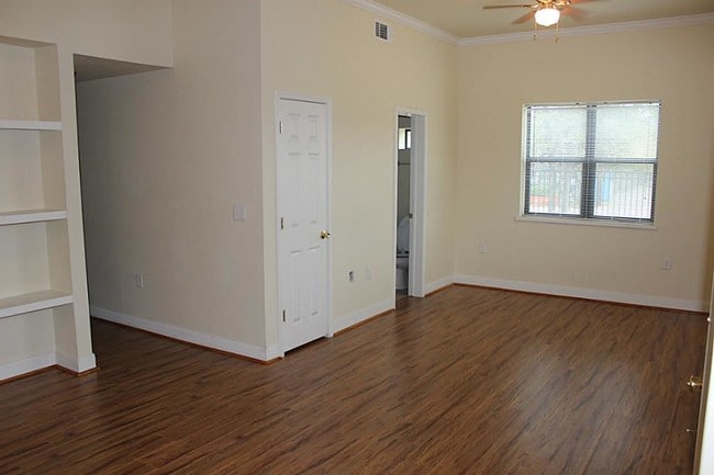Building Photo - 10102 Neuens Rd