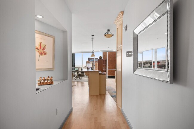 Foto del edificio - 701 W Lakeside Ave