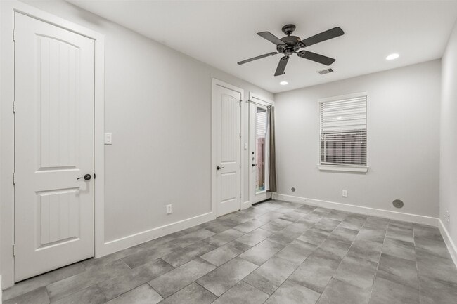 Building Photo - 2441 Charleston St