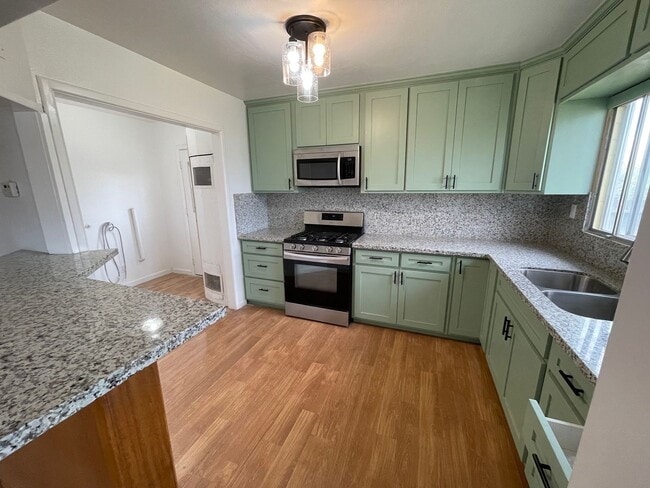 Building Photo - 4302