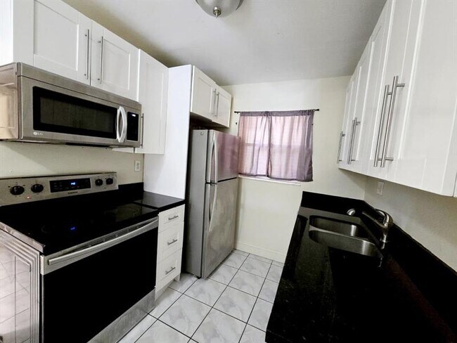 Foto del edificio - 4121 Stirling Rd