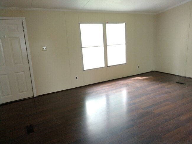 Foto del edificio - 14879 Concord Rd