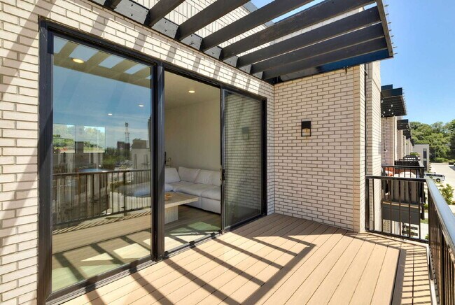 Foto del edificio - Luxury 2 Bedroom / 2.5 Bathroom Townhome w...