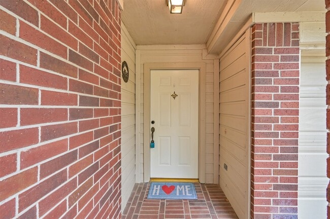 Building Photo - 318 Paradise Ln