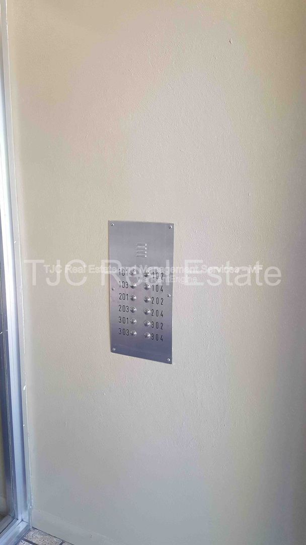 Building Photo - 42 Pearl St