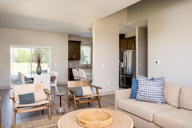 Tidewater Townhomes | Sala de estar - Tidewater Communities