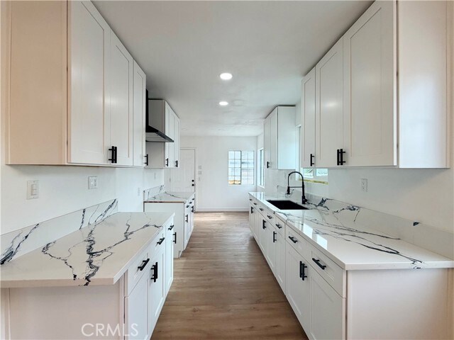 Foto del edificio - 1356 W Trenton St