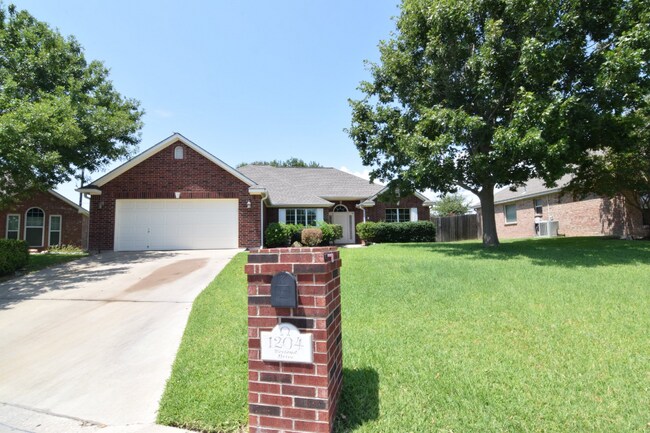 Building Photo - 1204 Westend Dr