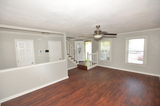 Building Photo - 3 Bedroom Townhome in Kempsville Lakes