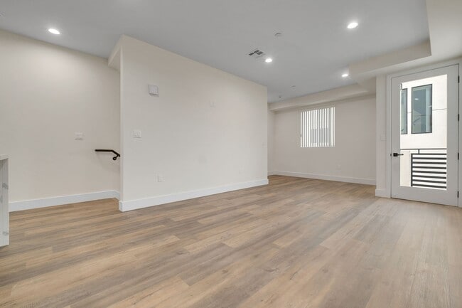 Foto del edificio - A beautifully designed and renovated 4 bed...