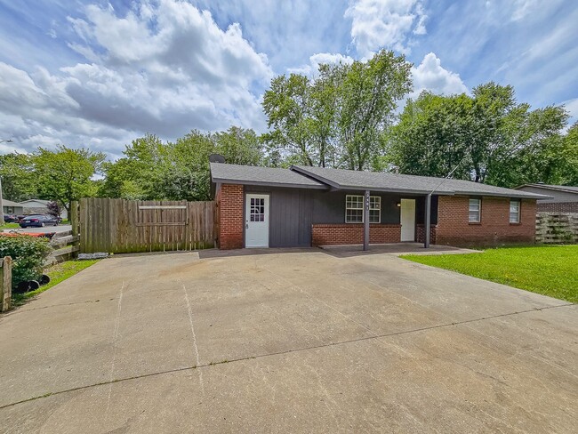 Building Photo - Newly Remodeled 4 bedroom 2 bath home in S...