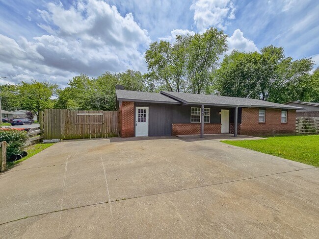 Foto del edificio - Newly Remodeled 4 bedroom 2 bath home in S...