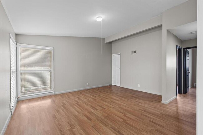 Building Photo - 1105 Apache Dr