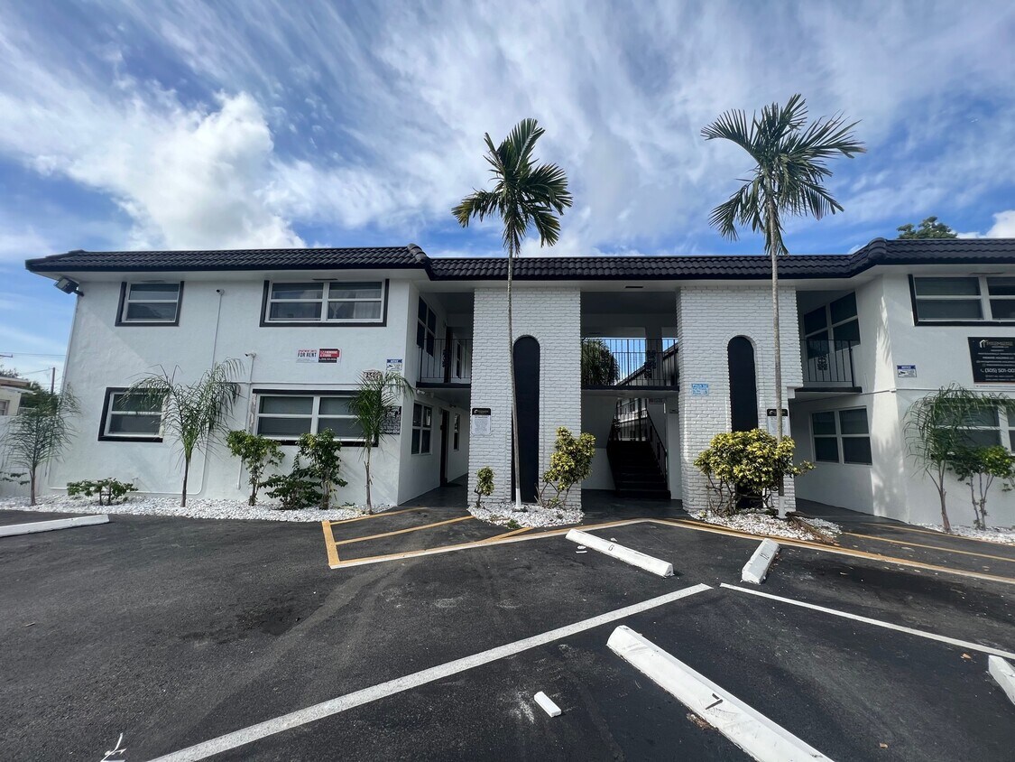 Foto principal - 2500 Johnson Street