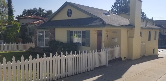 Building Photo - 2242 Mira Vista Ave