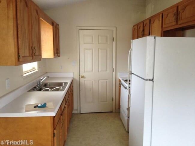 Building Photo - COMING SOON! Cozy 3 beds/2 baths house!