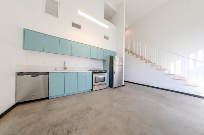 Building Photo - 1313 Sunset