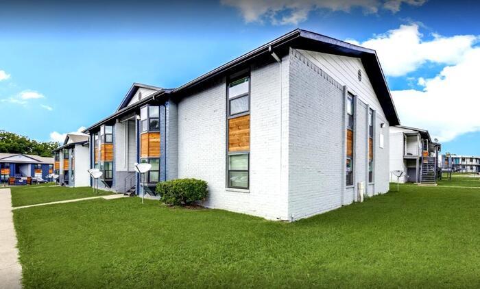 Primary Photo - 3550 E Overton Rd