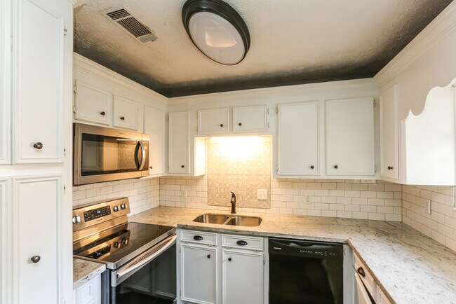 Building Photo - Comfortable 4 Bedroom Home in Pearl, MS