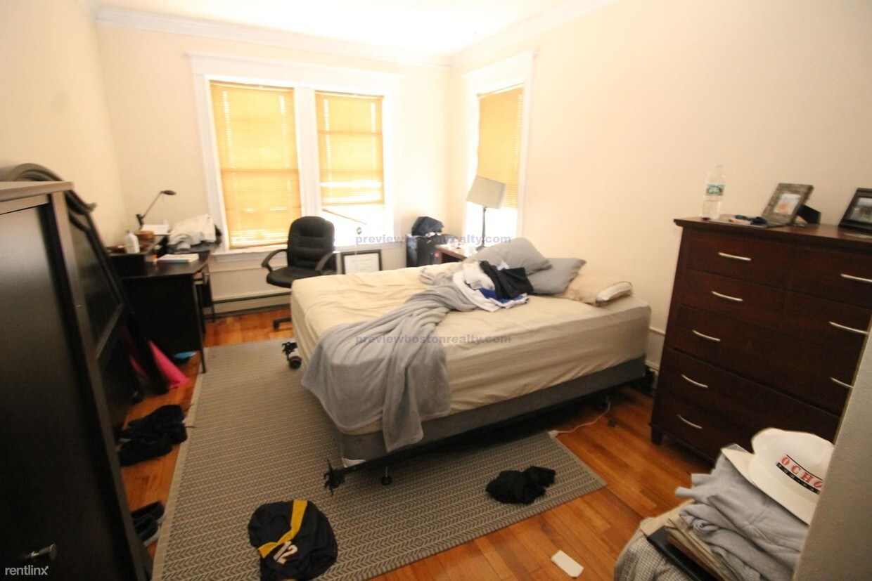 Primary Photo - 10 Brackett St