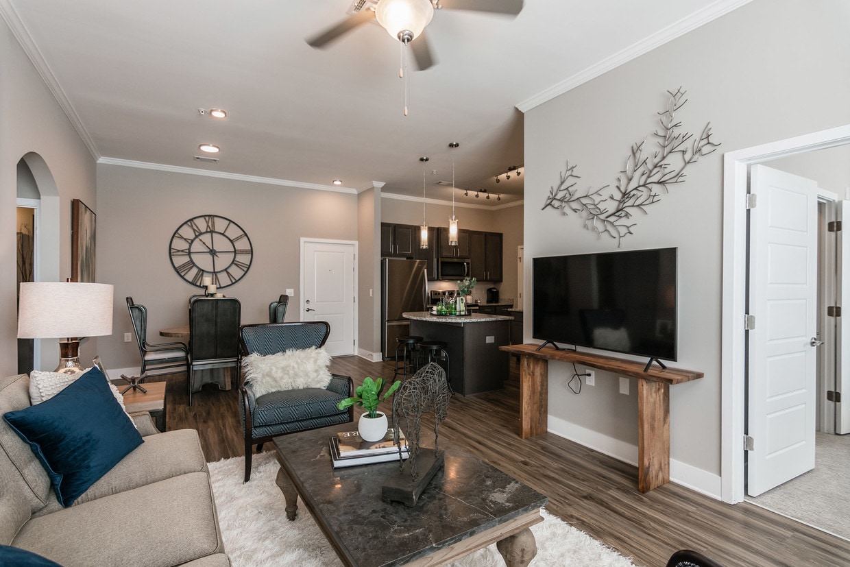 Primary Photo - Vintage Foxland Apartments