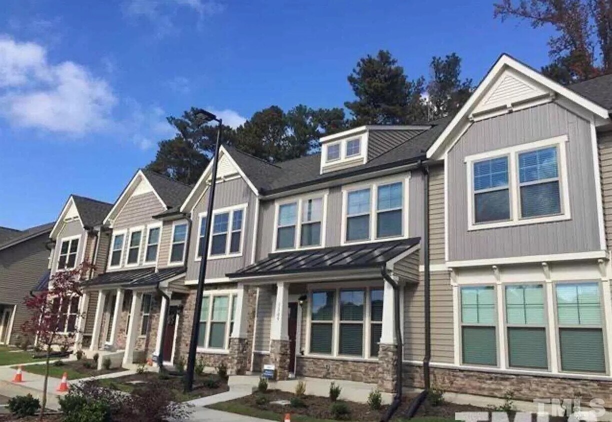 Building Photo - 1118 Midtowne Way