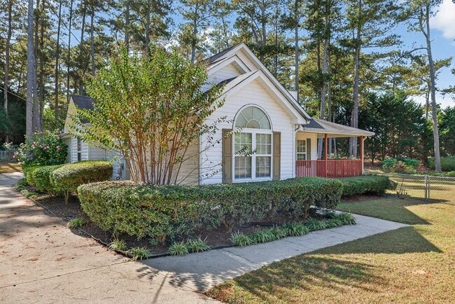 Building Photo - 249 Russell Rd