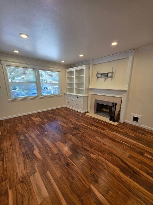 Building Photo - Endearing 4/2 Top of the Line Remodel in Concord's Canterbury Neighborhood