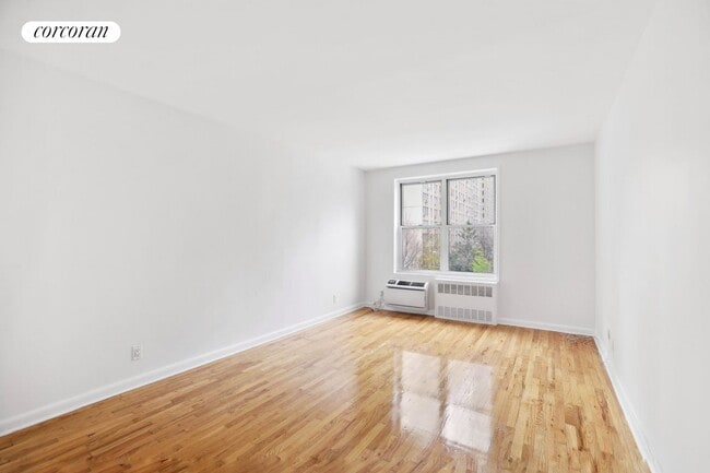 Building Photo - 401 W 56th St