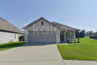 Building Photo - 1396 Maxwell Cir