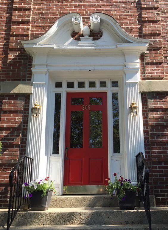 Primary Photo - 205 Mt Auburn St