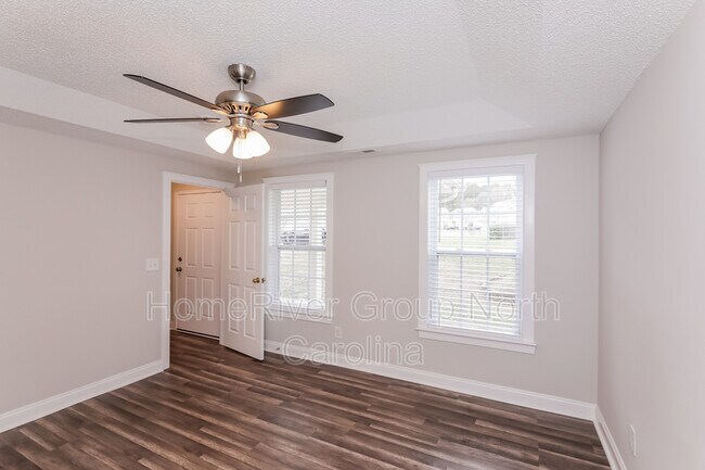Building Photo - 1009 Oakstone Dr