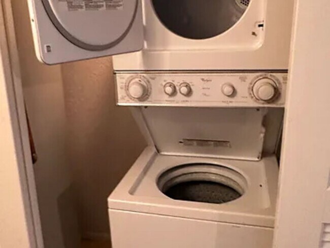 Foto del edificio - 1905 E University Dr