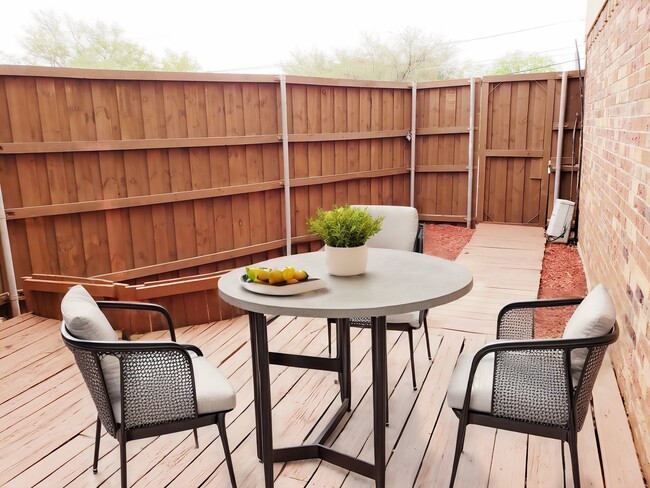 Foto del edificio - 6723 Eastridge Dr