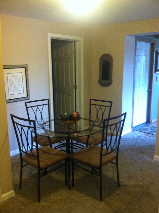 Dining area - 468 HIGHLAND ST