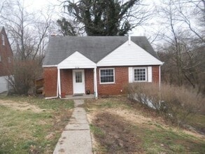 Building Photo - 528 Trenton Ave