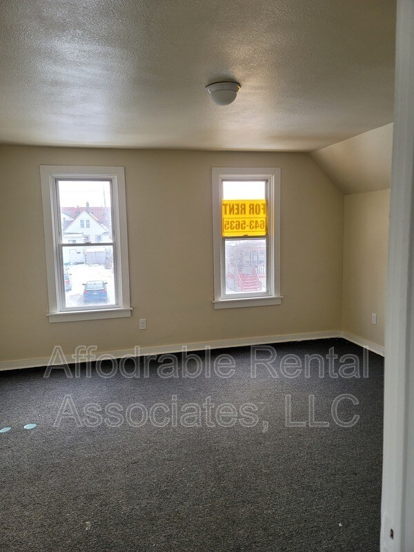 Building Photo - 1310 W Scott St