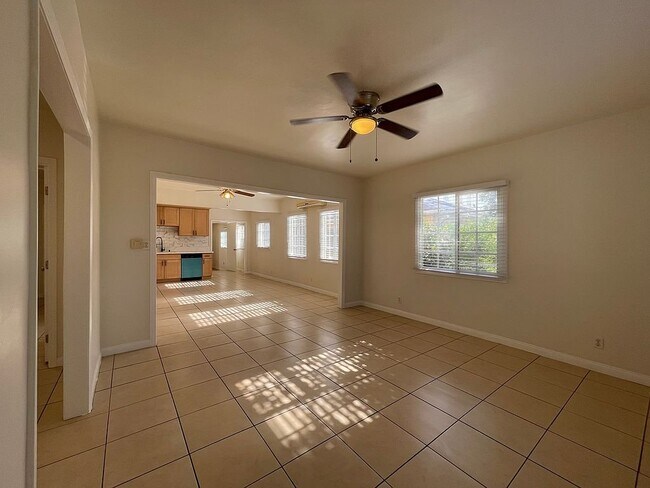 Foto del edificio - 8449 Grand Ave