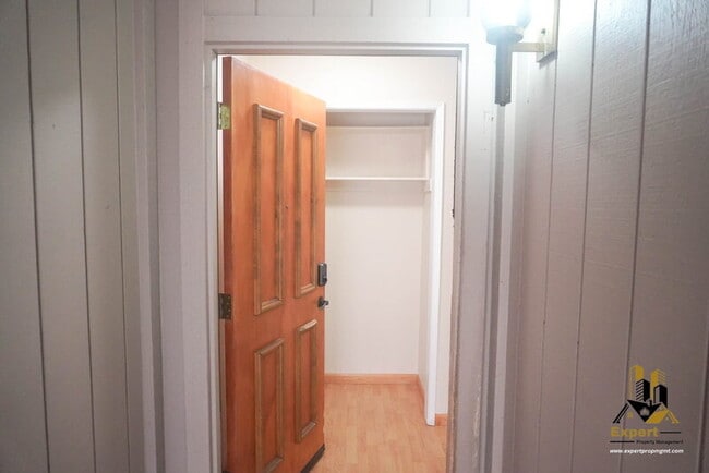 Foto del edificio - 5333 Primrose Dr