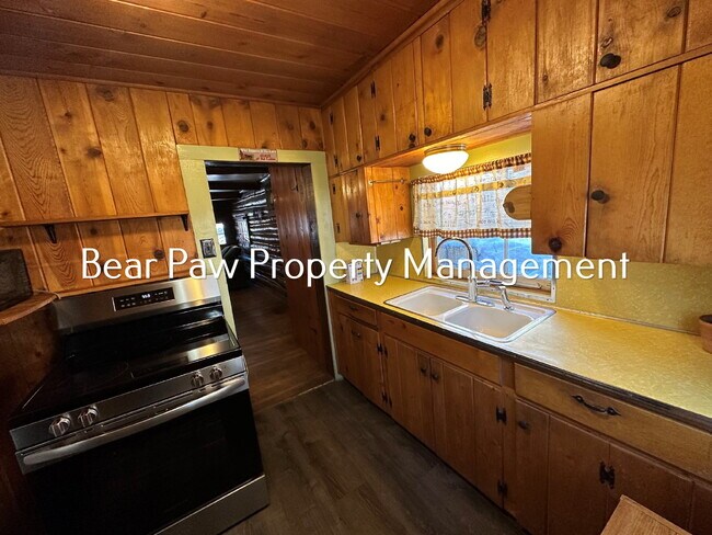Photo - Two Bedroom Cabin in Indian Hills! Apartment