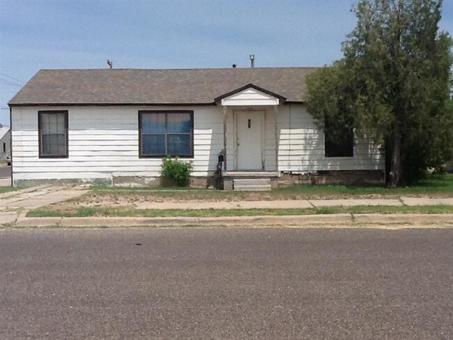 Building Photo - 1208 N Pecos St