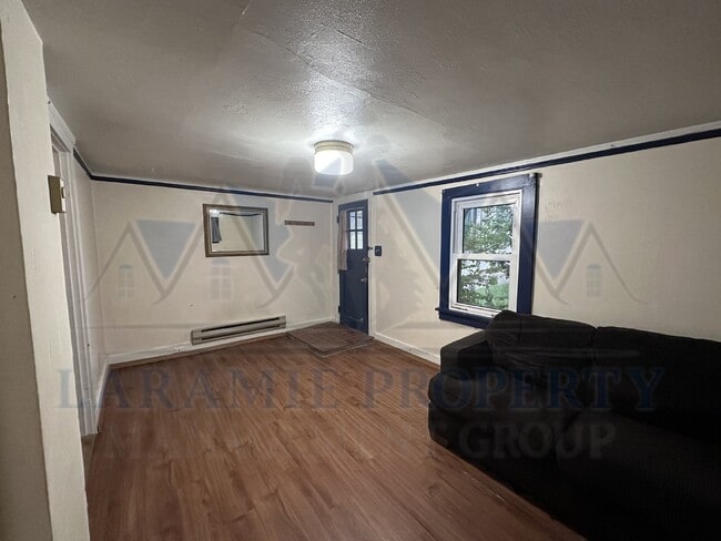 Building Photo - Adorable 1 bedroom cottage house