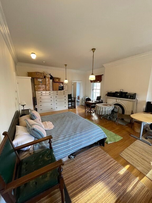 Building Photo - 56 Hawes St