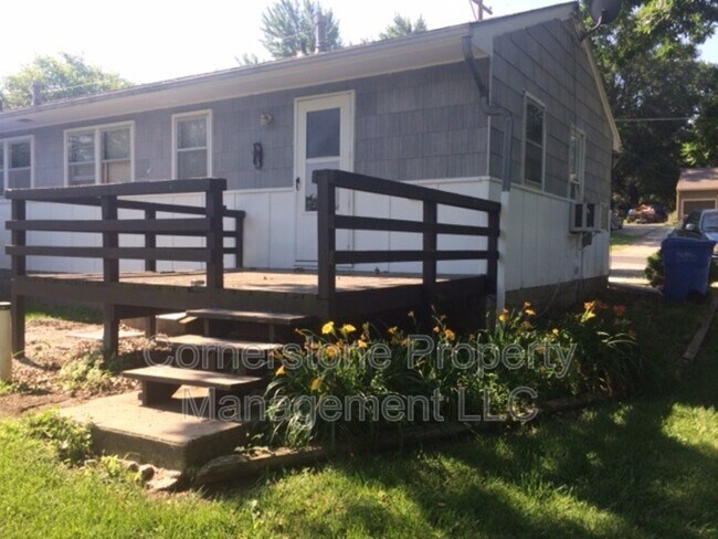 Foto del edificio - 627-629 E 8th St