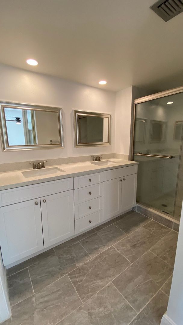 Building Photo - Charming 2-Bed Oasis with 2.5 Baths in Prime Palm Beach Gardens Location!